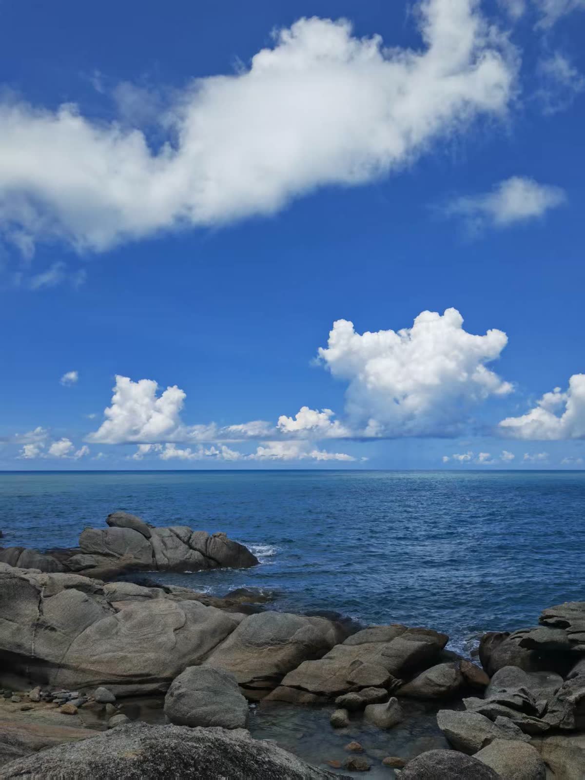 海岸礁石